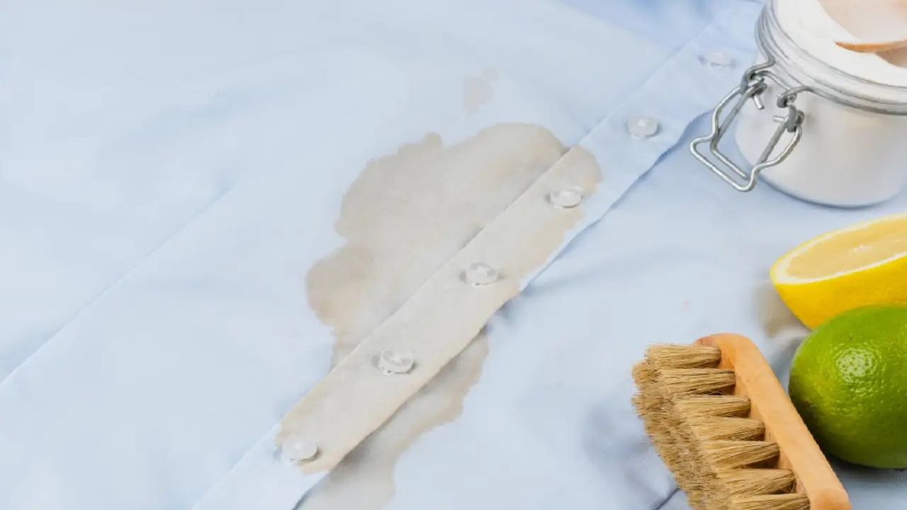 Ecco come eliminare il rischio di macchie e aloni sui tuoi capi bicolore