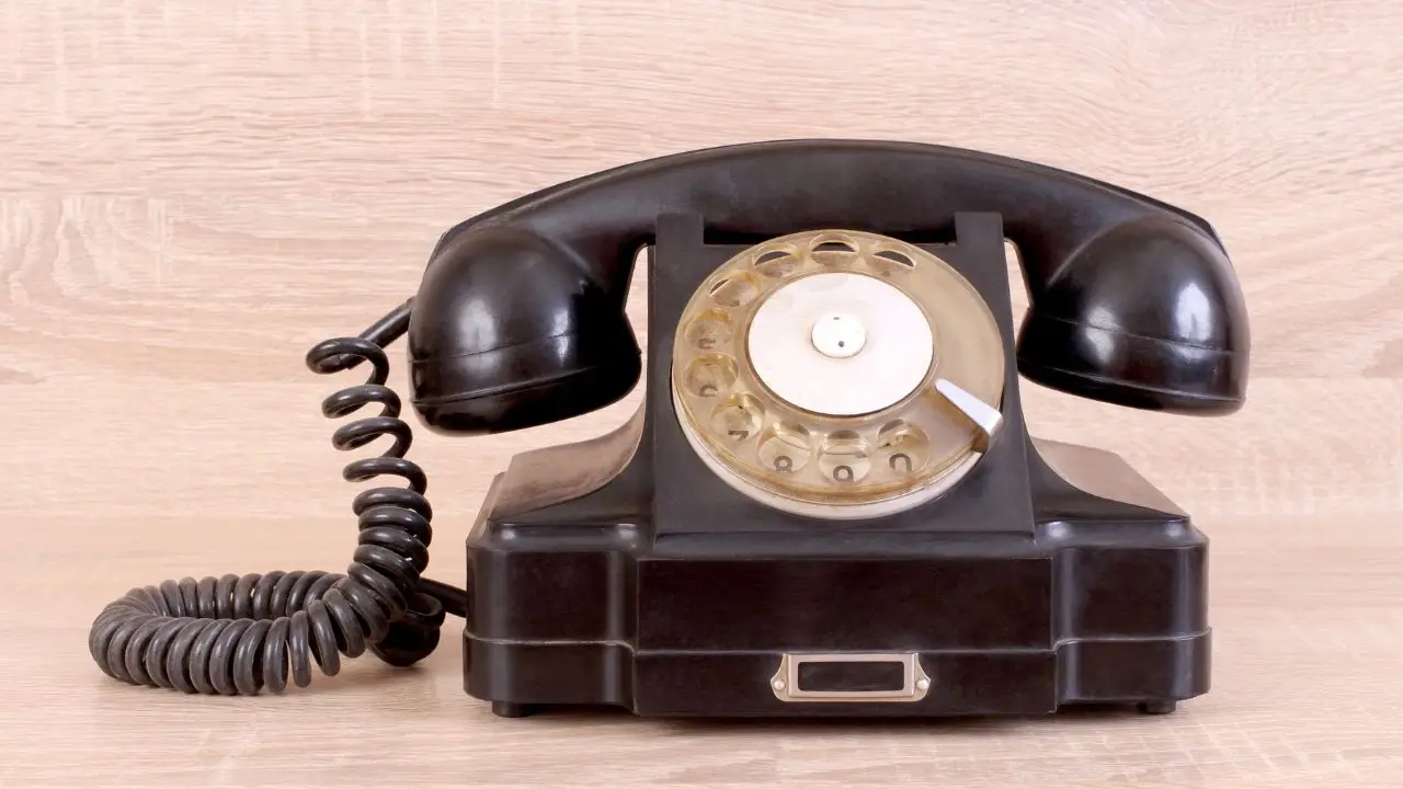 Il trucco per riconoscere la bachelite a casa: l’odore che ricorda un oggetto vintage