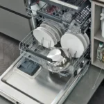 Il trucco per eliminare cattivi odori e grasso dalla lavastoviglie in un solo ciclo