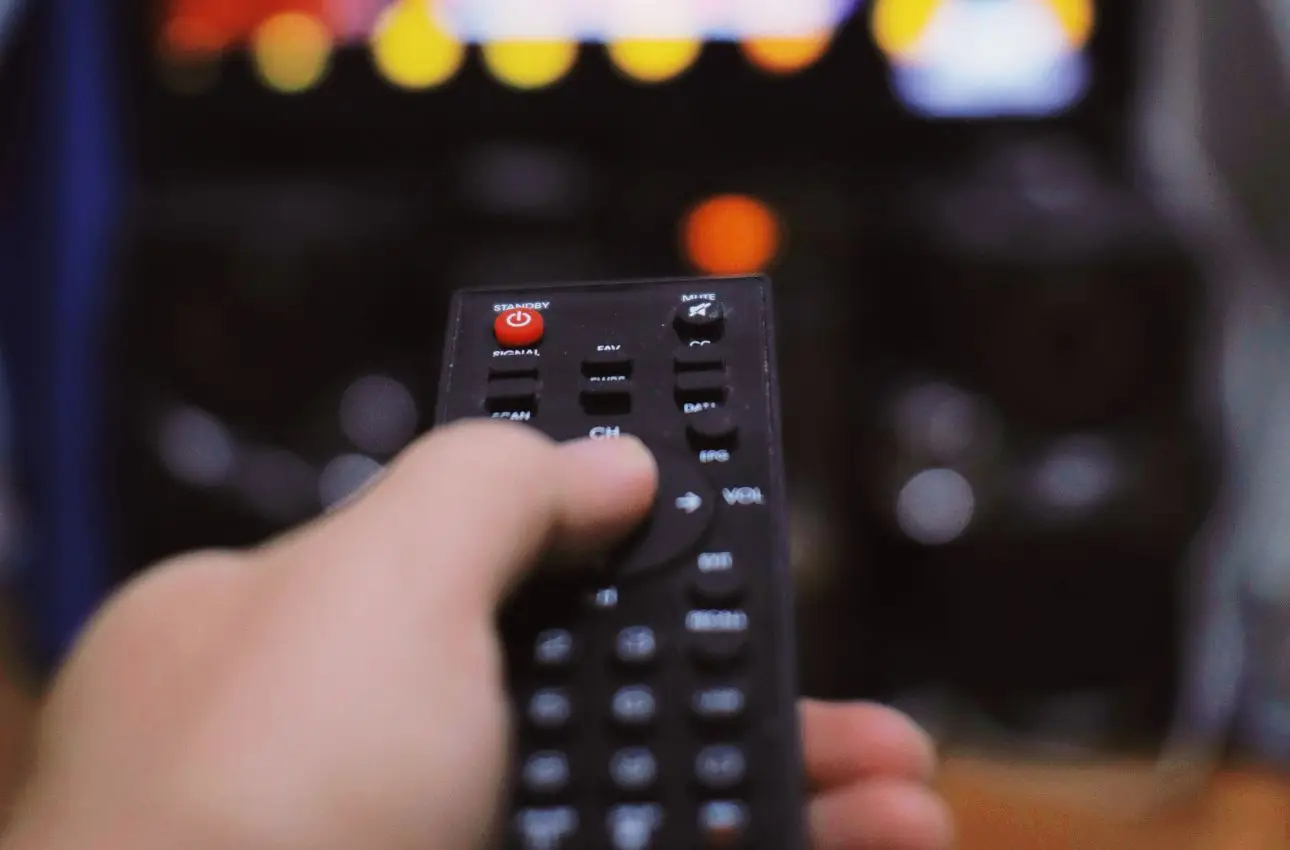 Come disinfettare i telecomandi di casa senza rovinarli