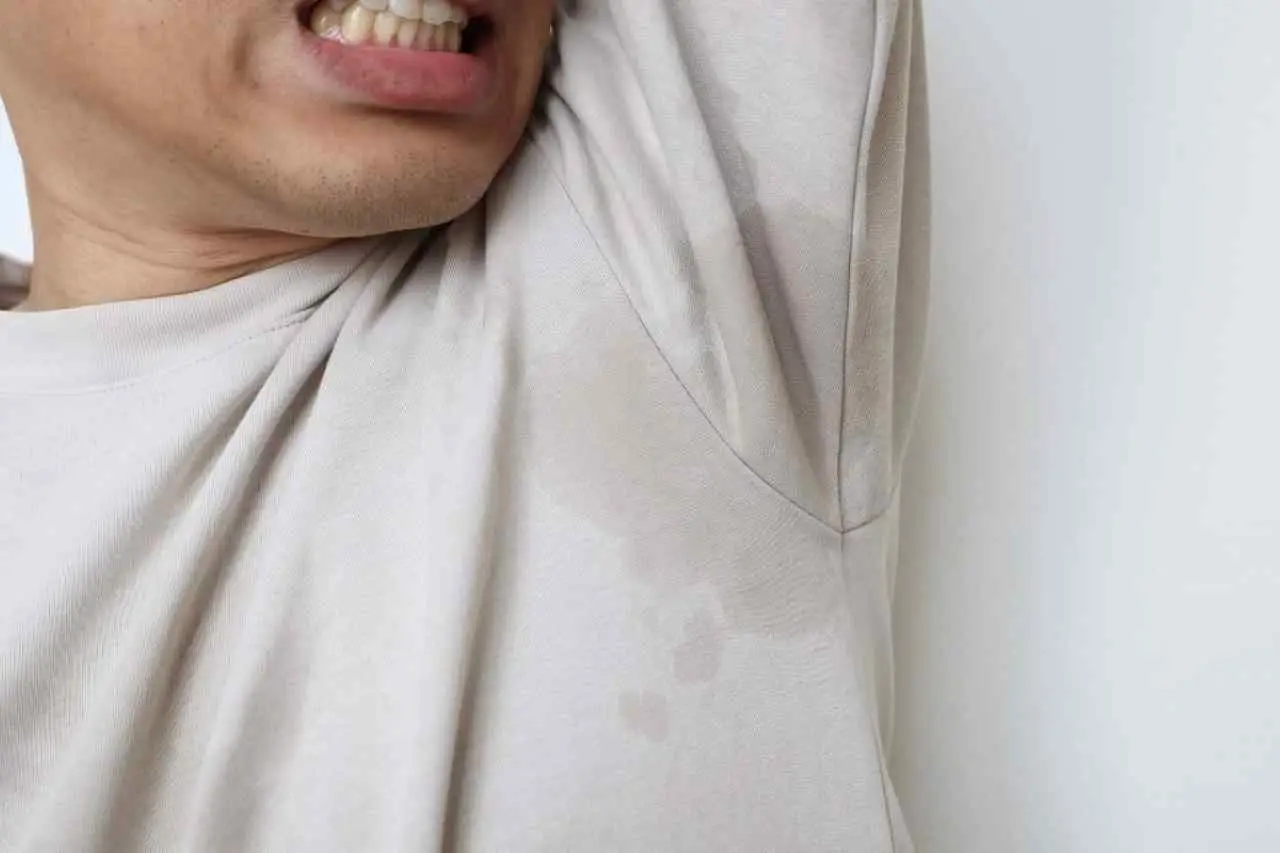 Se il tuo sudore ha un odore acido e pungente devi assolutamente controllare questo