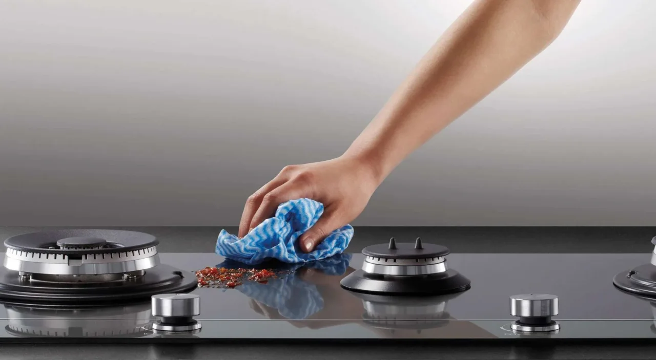 Pulisci la cucina opaca in questo modo per eliminare gli aloni e le macchie