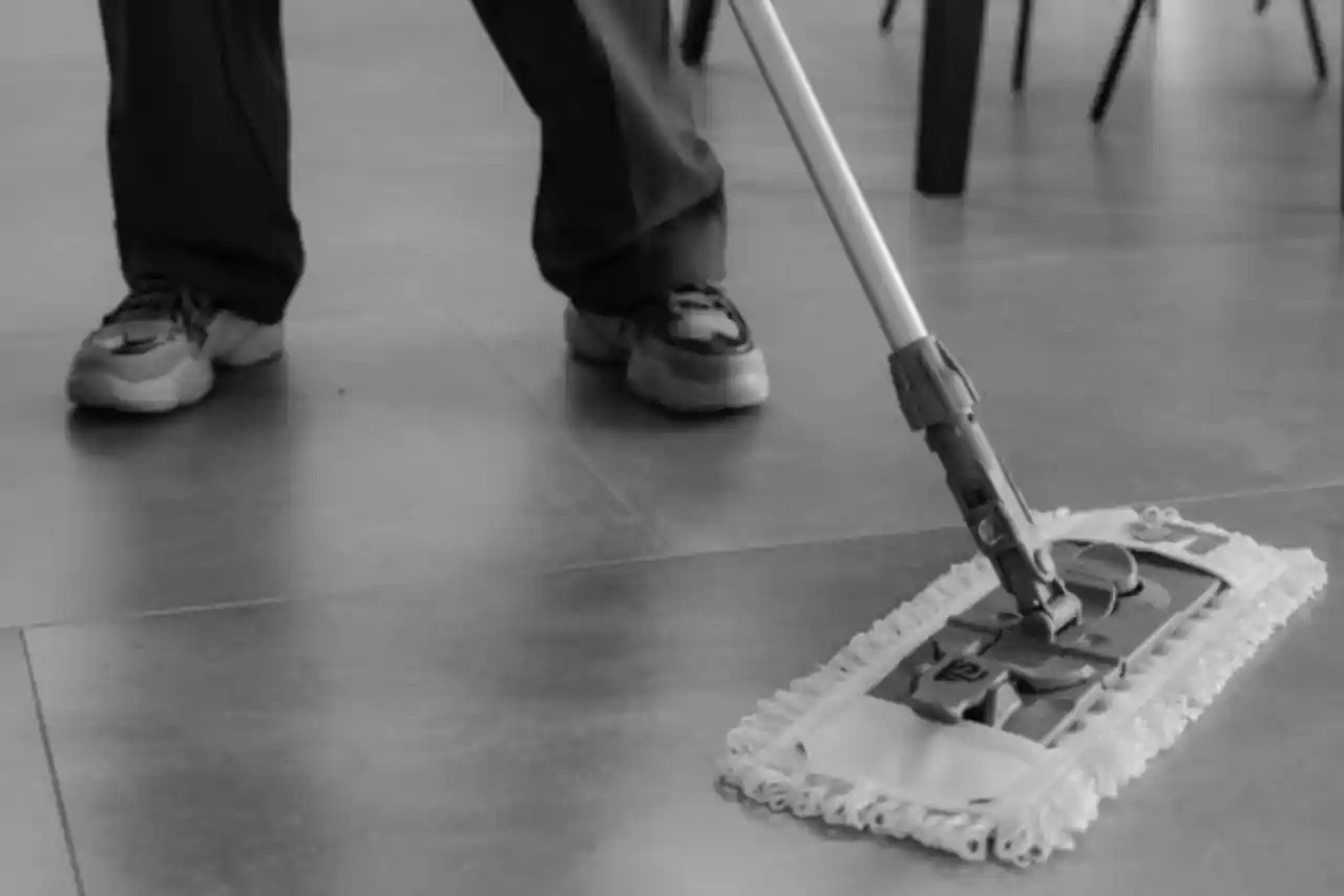 La verità sullo stato delle pulizie nelle scuole: ecco cosa rischiano davvero i tuoi figli