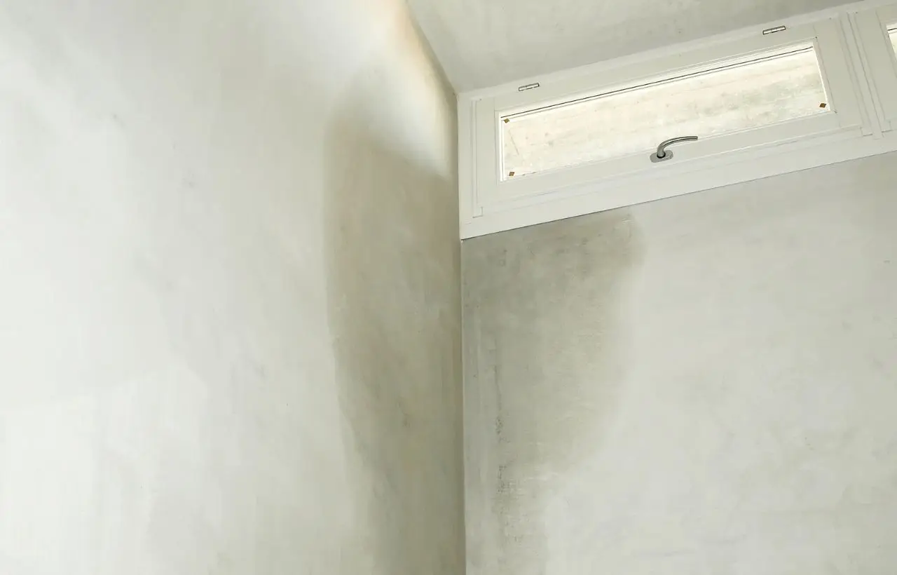 Nicotina e fumo sui muri? Ecco il metodo definitivo per pulirli senza ridipingerli