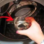 Come si pulisce la lavatrice per eliminare calcare e cattivi odori? Il lavaggio a vuoto che la rigenera