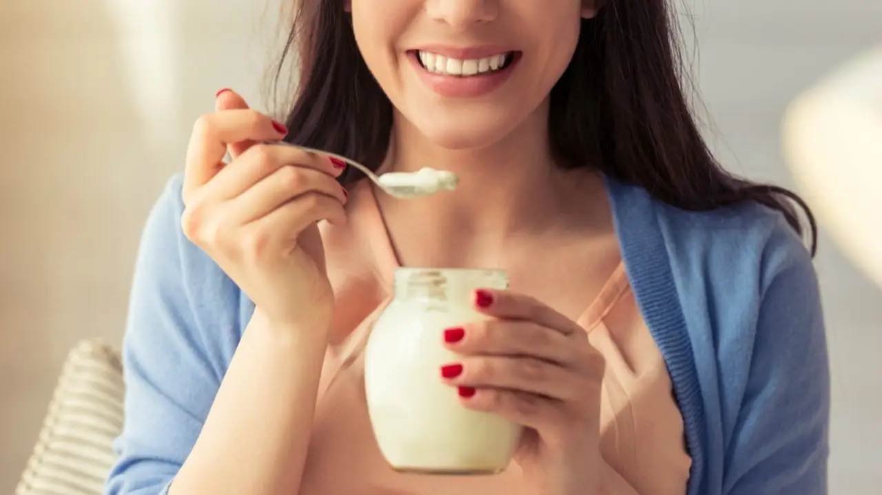 Mangiare yogurt tutti i giorni: benefici e rischi