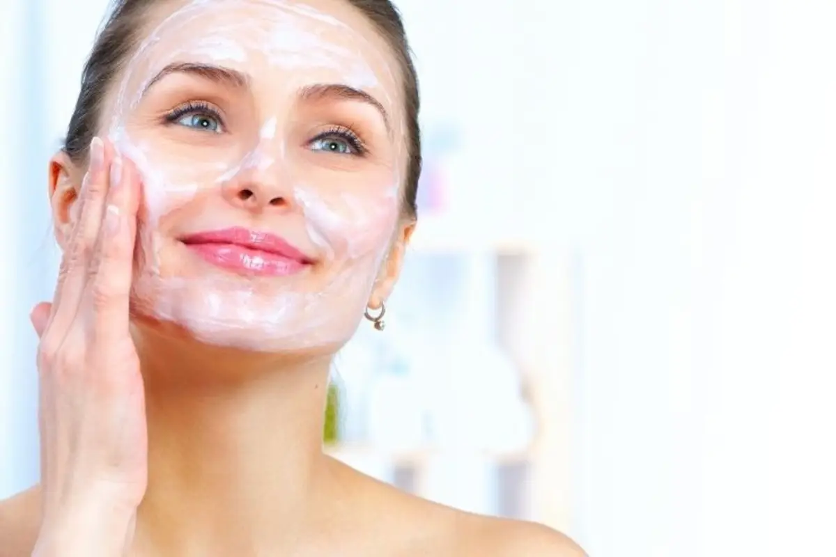 Come fare la pulizia del viso a casa come dall’estetista? I passaggi per una pelle perfetta