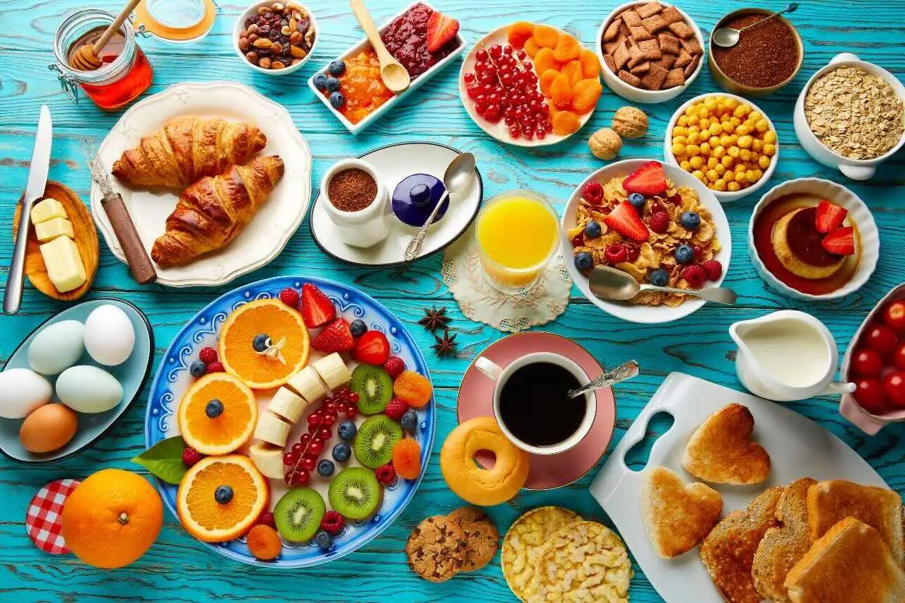 Non mangiare questo appena sveglio: ecco la colazione perfetta per avere energia tutto il giorno